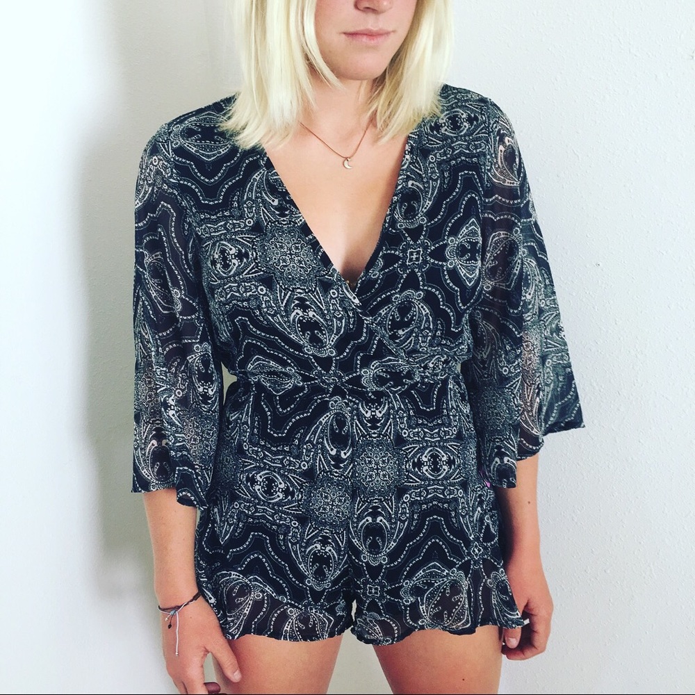 Chic black and white sheet sleeved romper